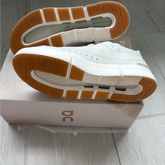 On Running The Roger - Picture 3 of 4